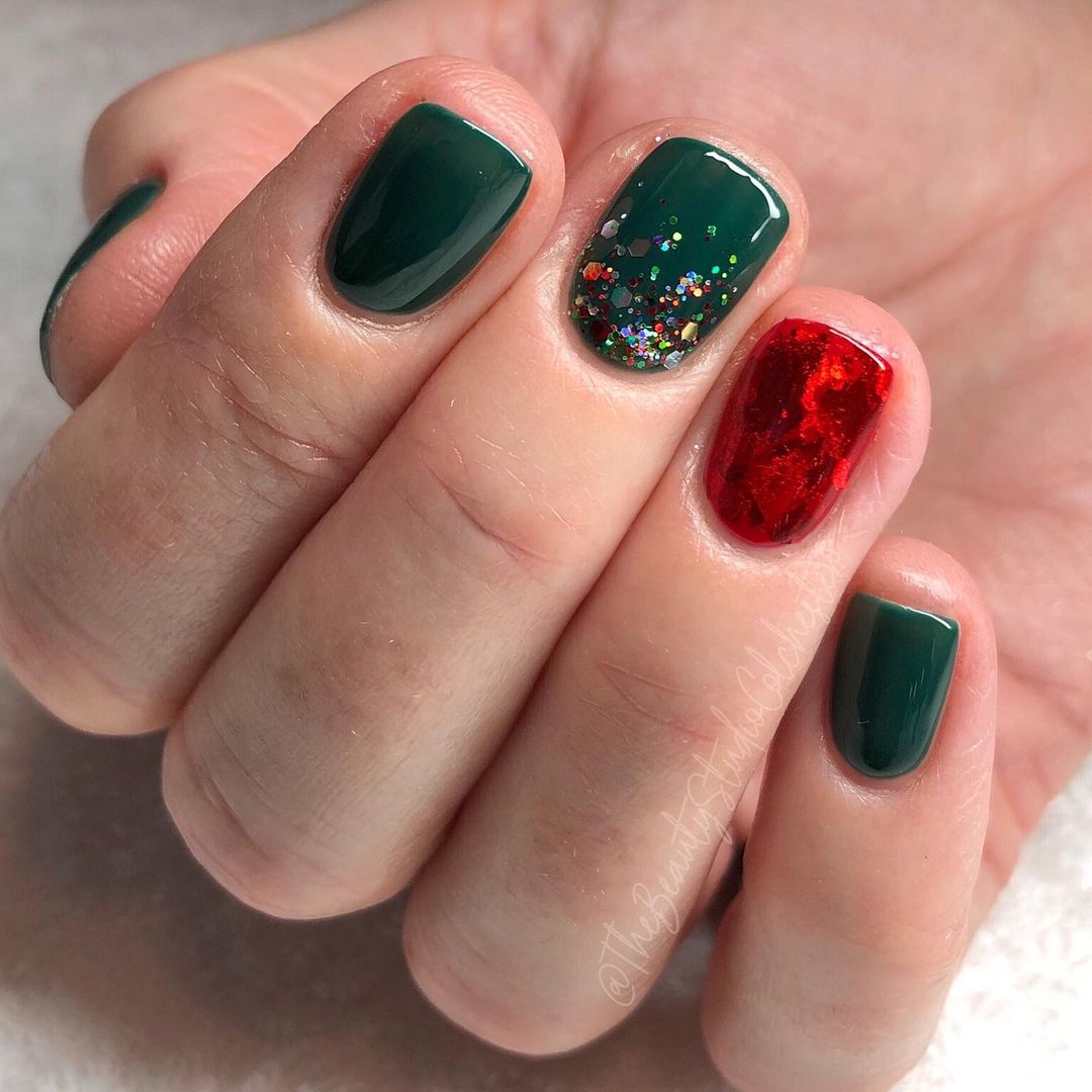 Classic Christmas Winter Nail Art Idea