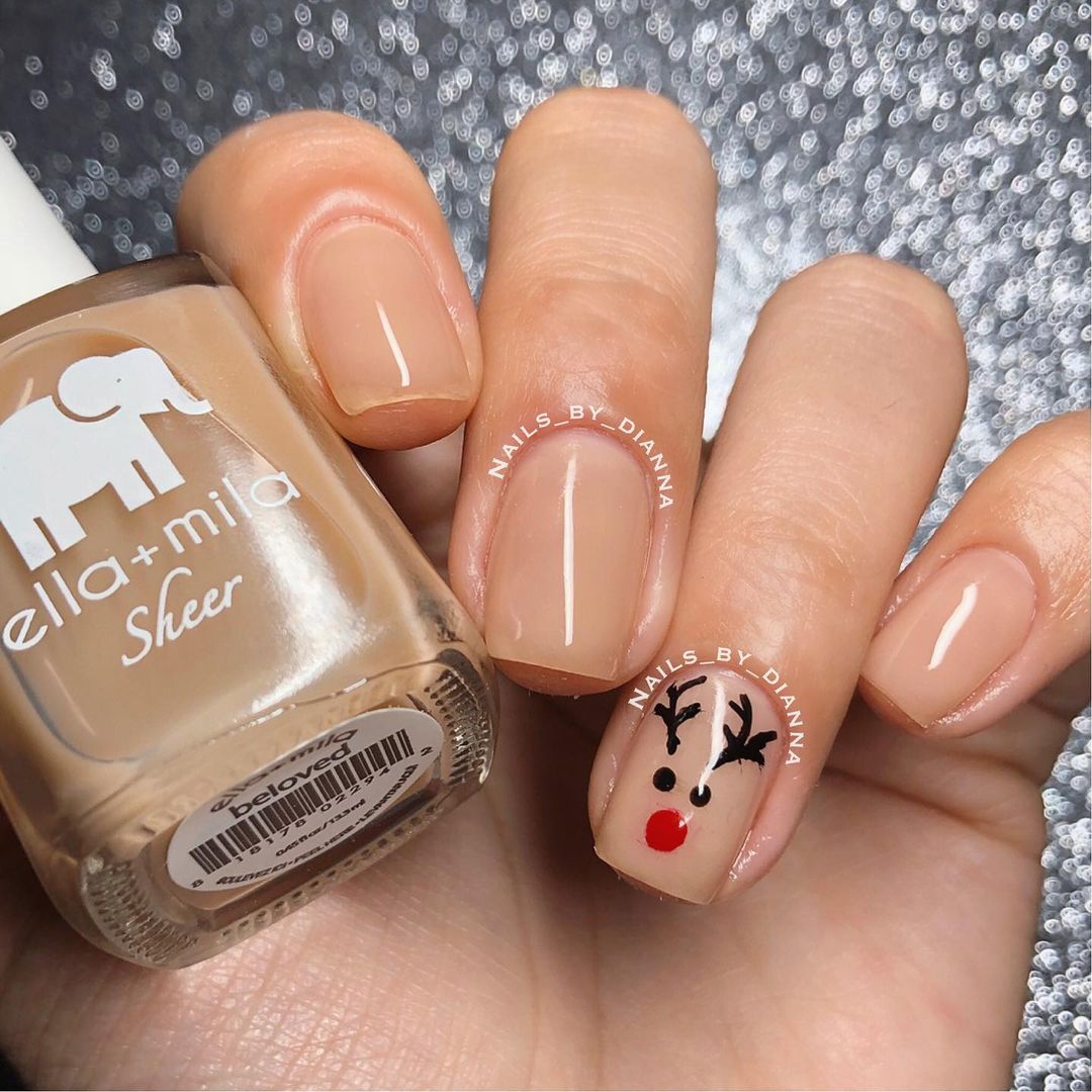 Hint of Reindeer Winter Nail Art Idea